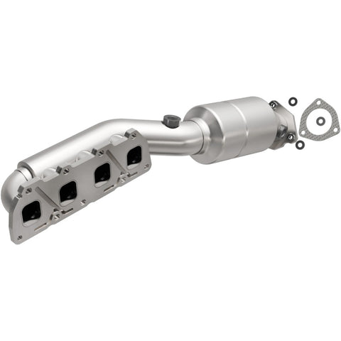 MagnaFlow Direct Fit Catalytic Converter 02-04 Volkswagen Passat 4.0L