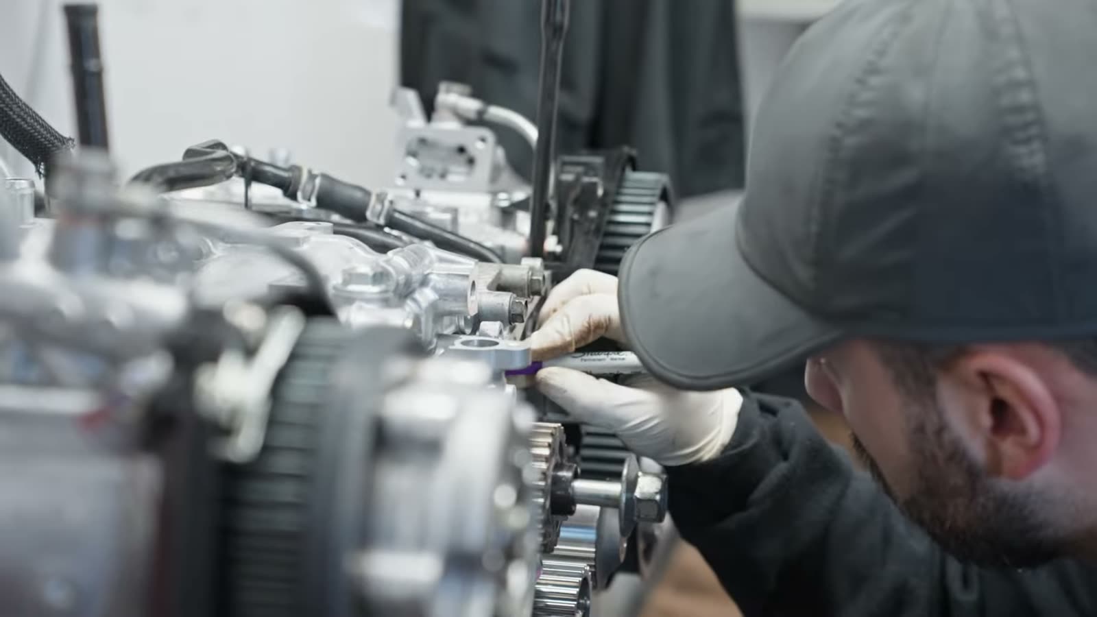 Assembling a Subaru EJ engine on the stand