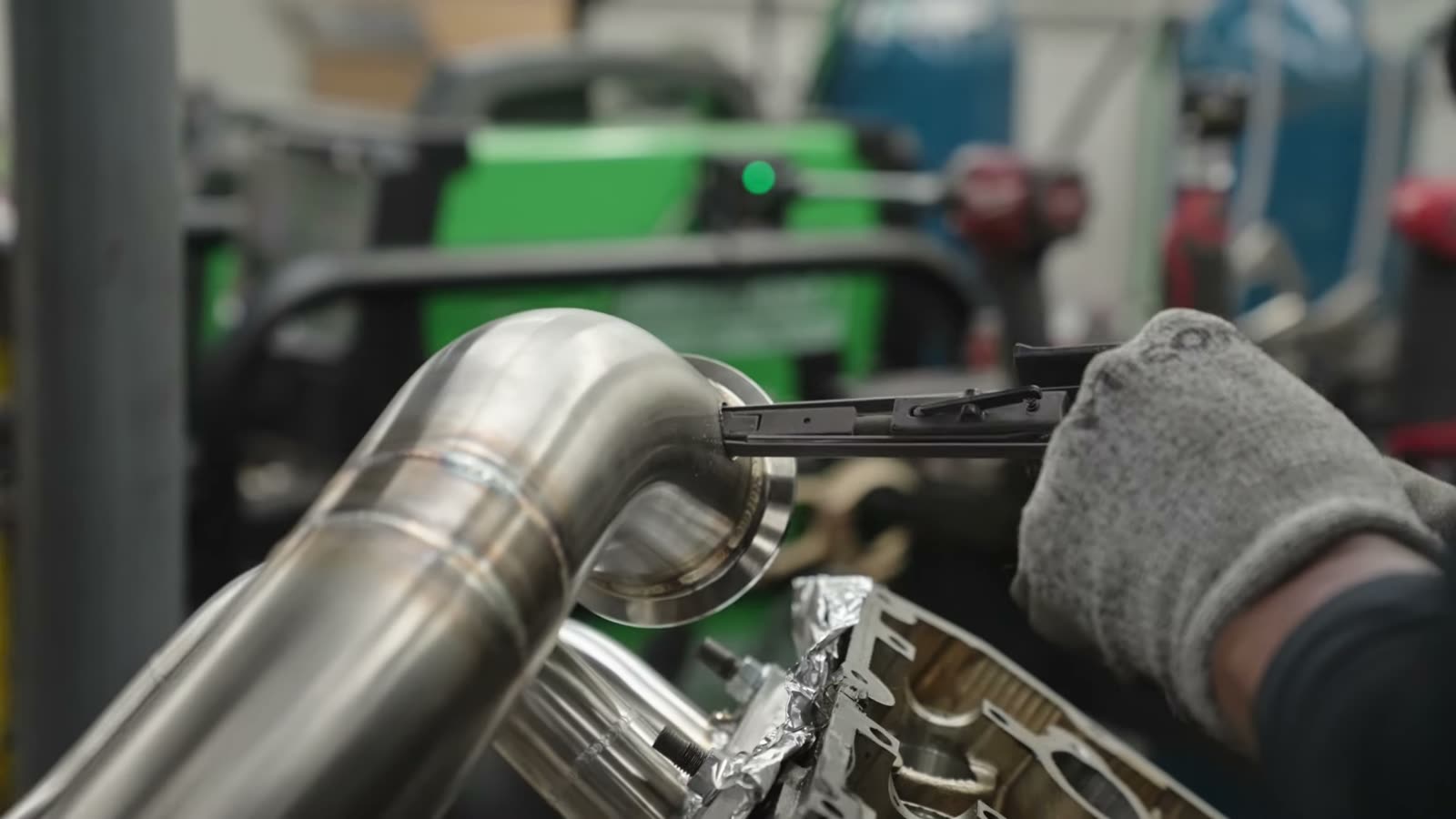 Exhaust manifold runner mockup on the engine