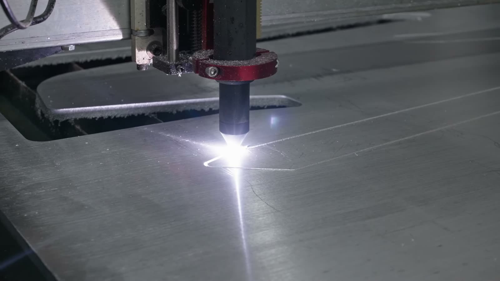 Plasma cutter arc mid-cut